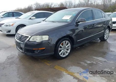 2010 Volkswagen Passat Komfort z USA, uszkodzony, nr VIN WVWJK7AN2AP052871